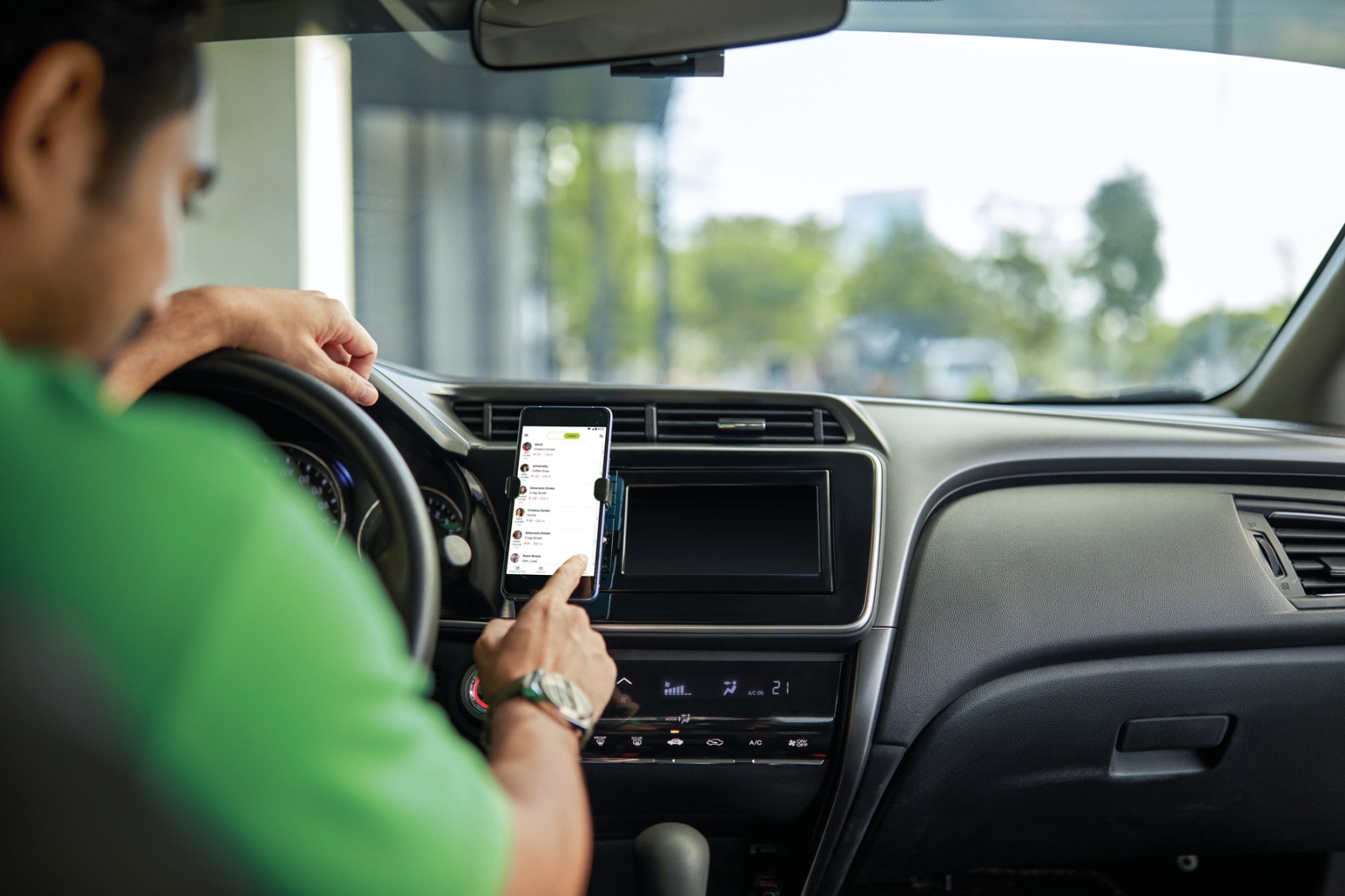 A partner driver of inDrive using the app for safety while driving