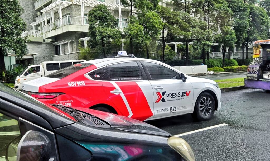 Image of an EV Xpress cab as Xpress scales sustainable mobility by expanding fleets and professionalizing drivers