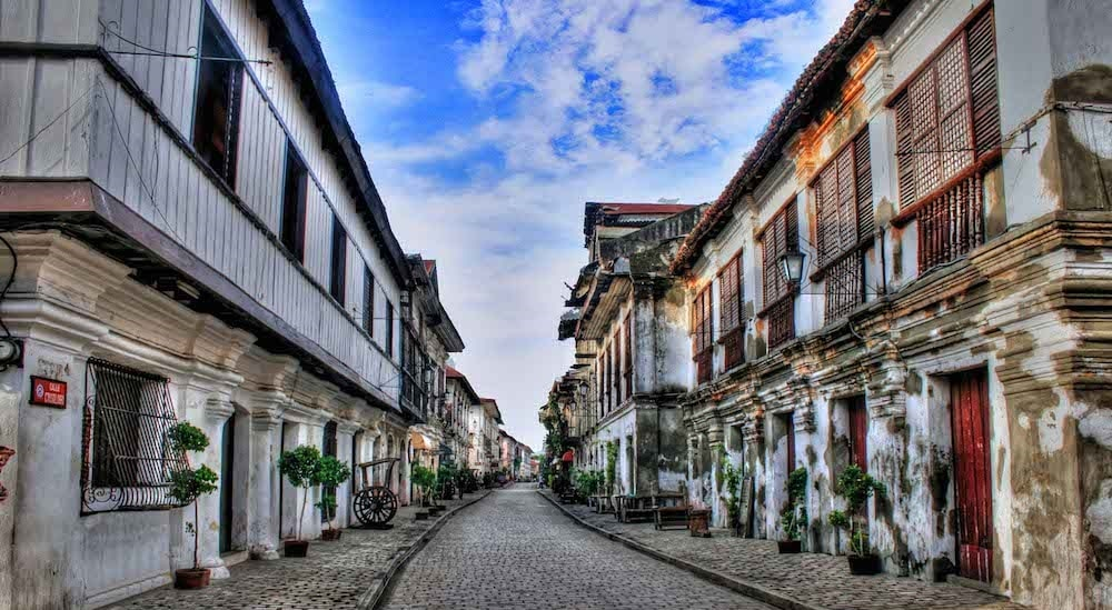 Beyond the Selfie Spot: Rediscovering Heritage Towns Through Local Stories